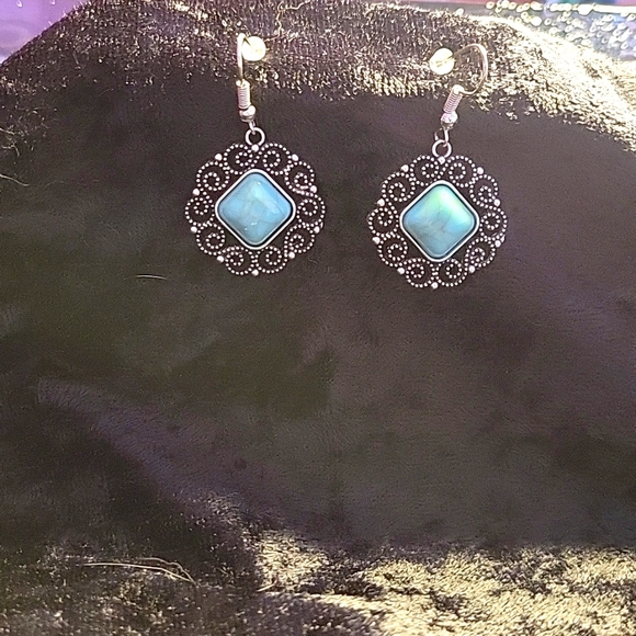 🆕️ Vintage style Boho Drop Dangle Ancient Silvery earrings w/Faux Turquoise (1) - Picture 1 of 3